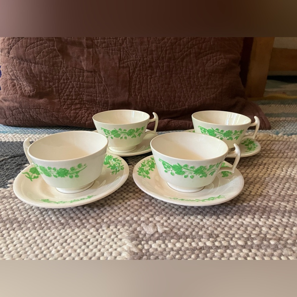 Set of 4 Spode Copeland England Shamrock tea cups
